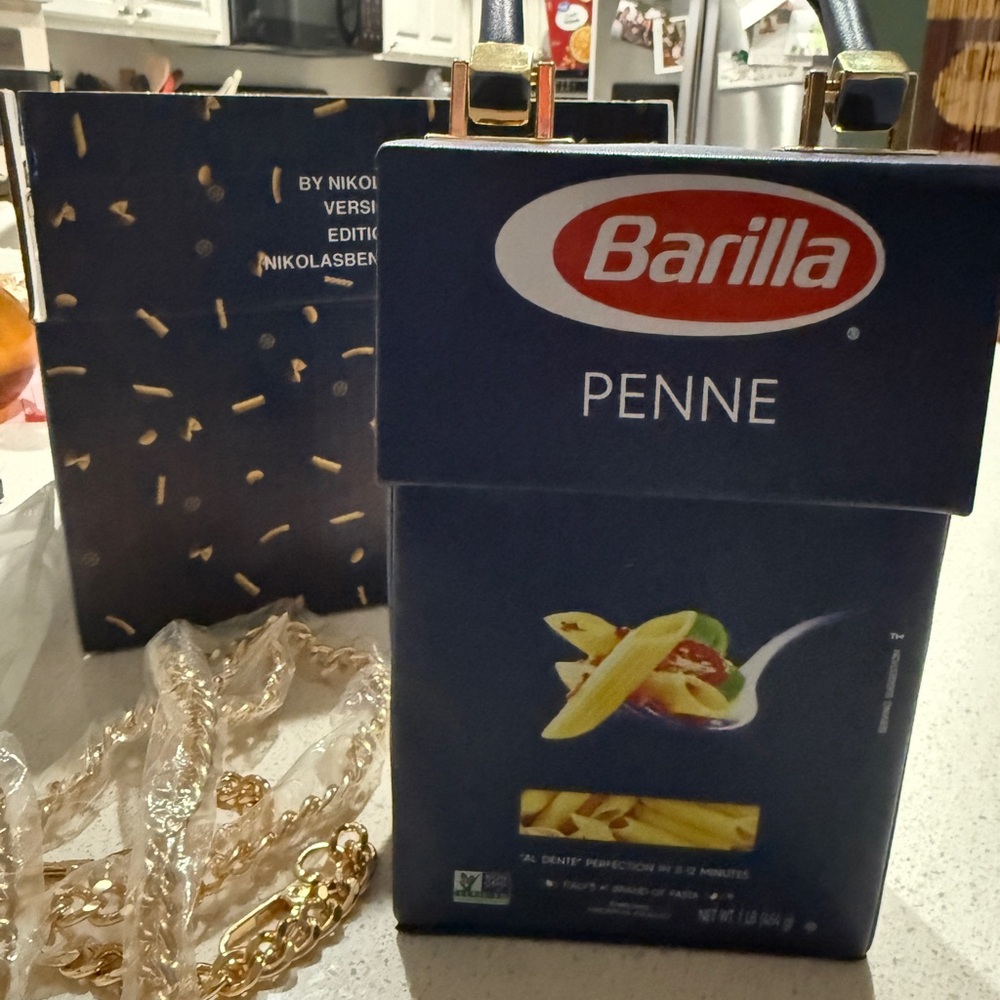 Nikolas Bentel Limited Edition Barilla Pasta Purse - Brand New In Box - Picture 3 of 6